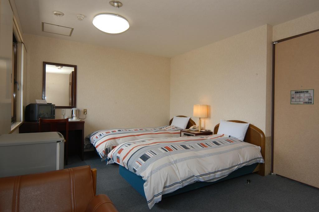 Business Hotel Tateyama Тояма Екстер'єр фото